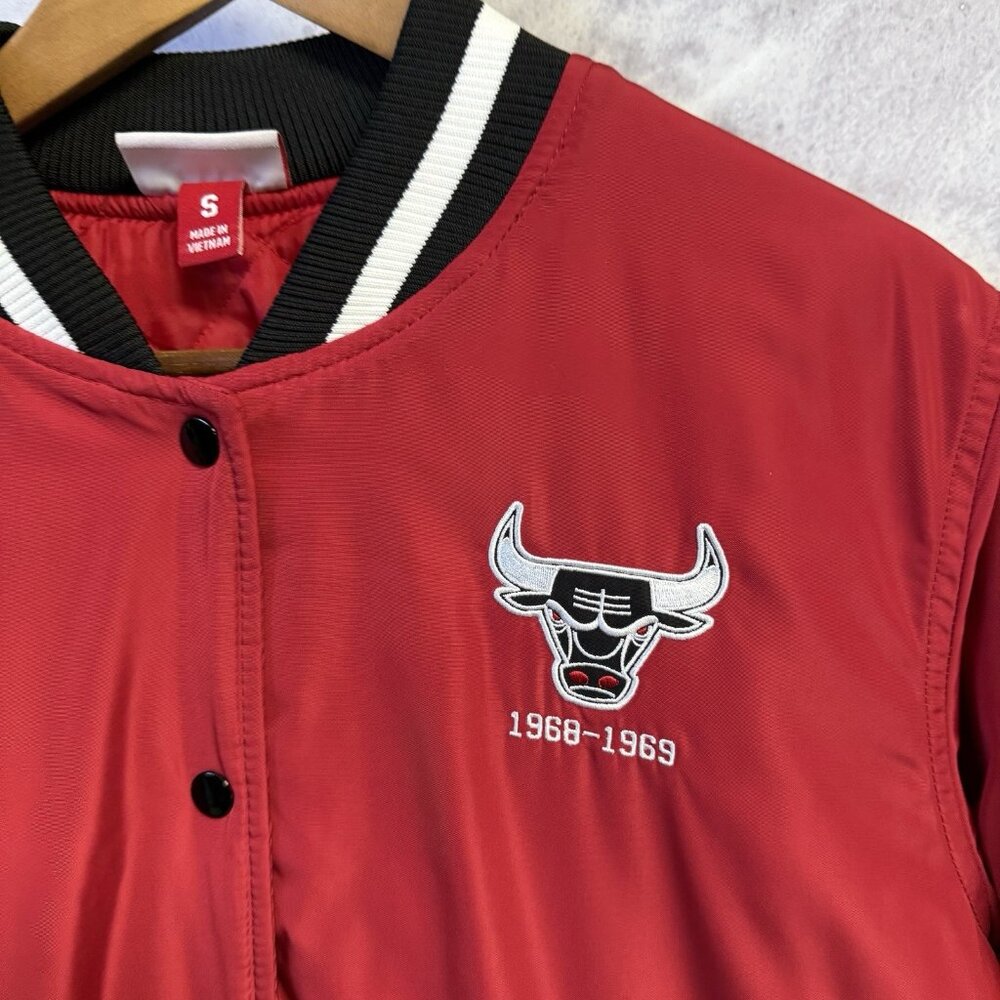 Chicago Bulls Mitchell & Ness Bomber Jacket Mens Small 22.5x25.5 Red NBA